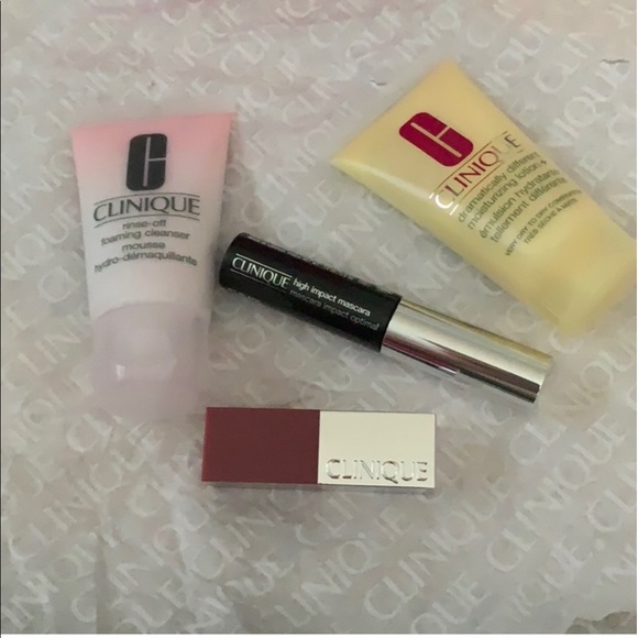 Clinique 4 Favorites Bundle Set. - Picture 2 of 10
